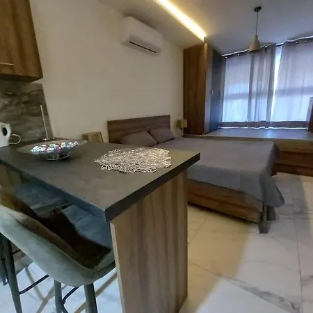 Brand New 1 Bedroom Flat 아파트 Gudja