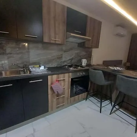 Brand New 1 Bedroom Flat Апартаменты *